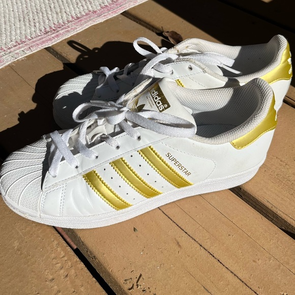 Adidas Superstar White/Gold Metallic Shoes Women's 7 mens 5.5 - Picture 3 of 8